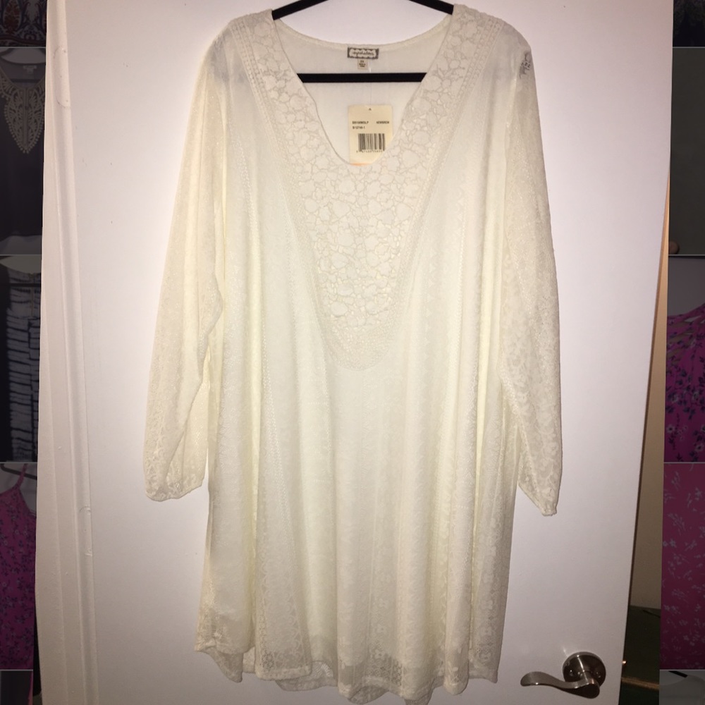 Eyeshadow creme lace dress